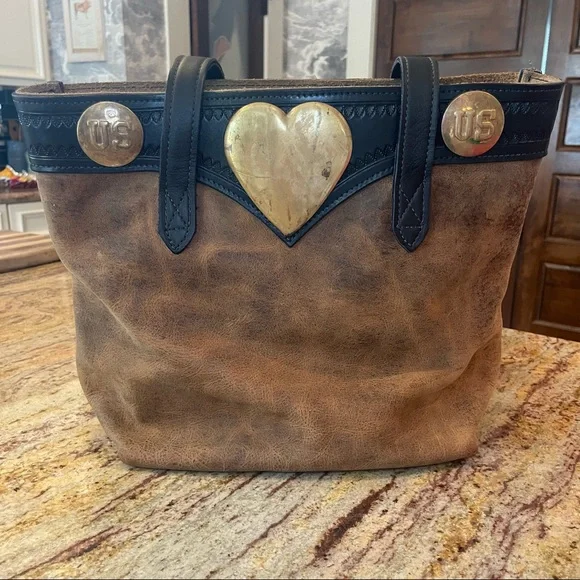 LEATHER TOTE BAG WITHE VINTAGE CIVIL WAR CALVARY HEART BRIDLE ROSETTES - Picture 5 of 16